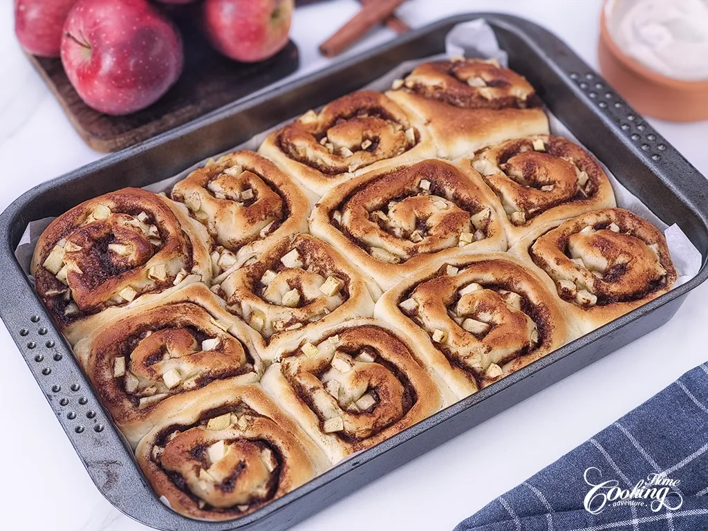 Apple Cinnamon Rolls – Home Cooking Adventure